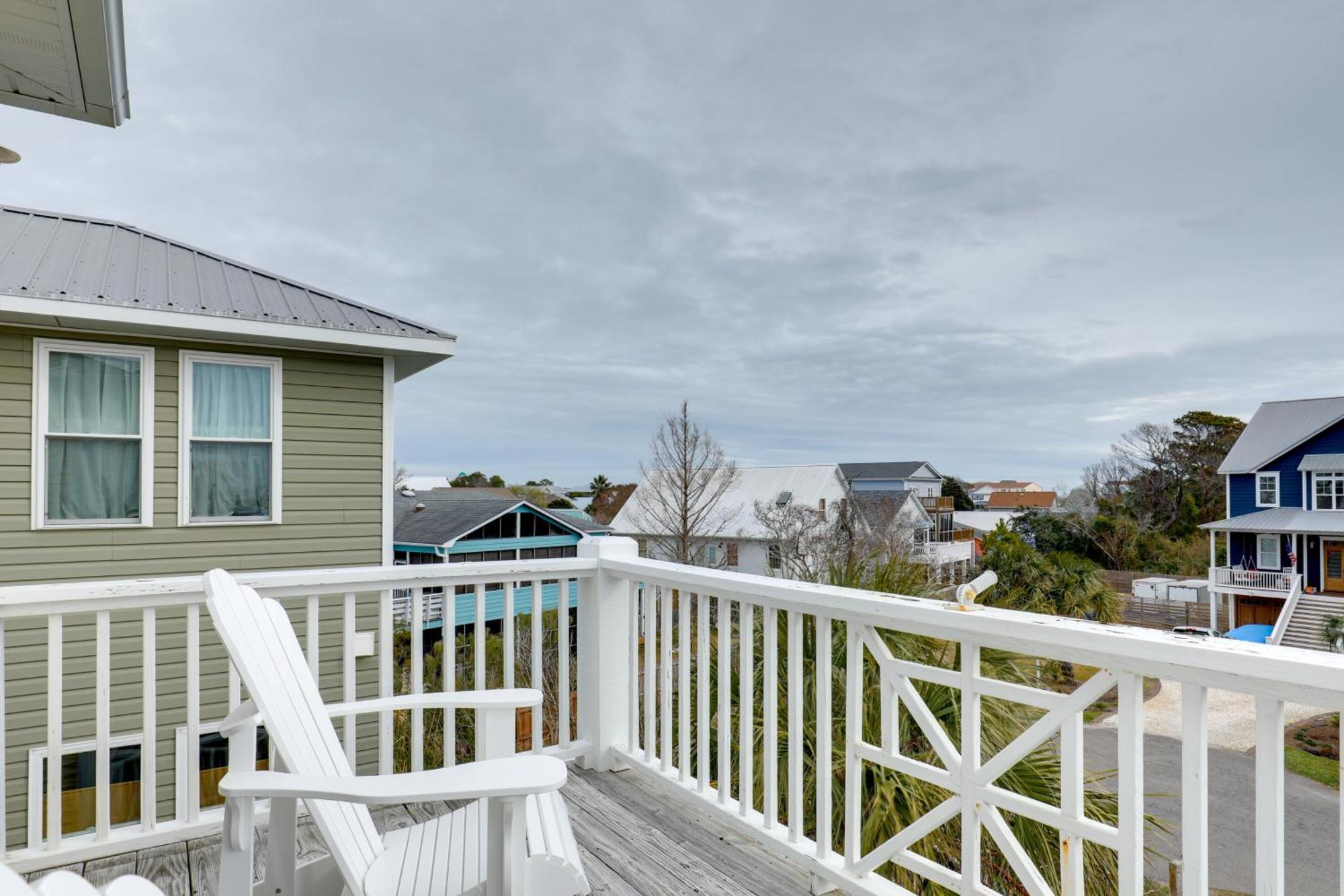 Carolina Beach Home With Balconies, Walk To Beach! Экстерьер фото