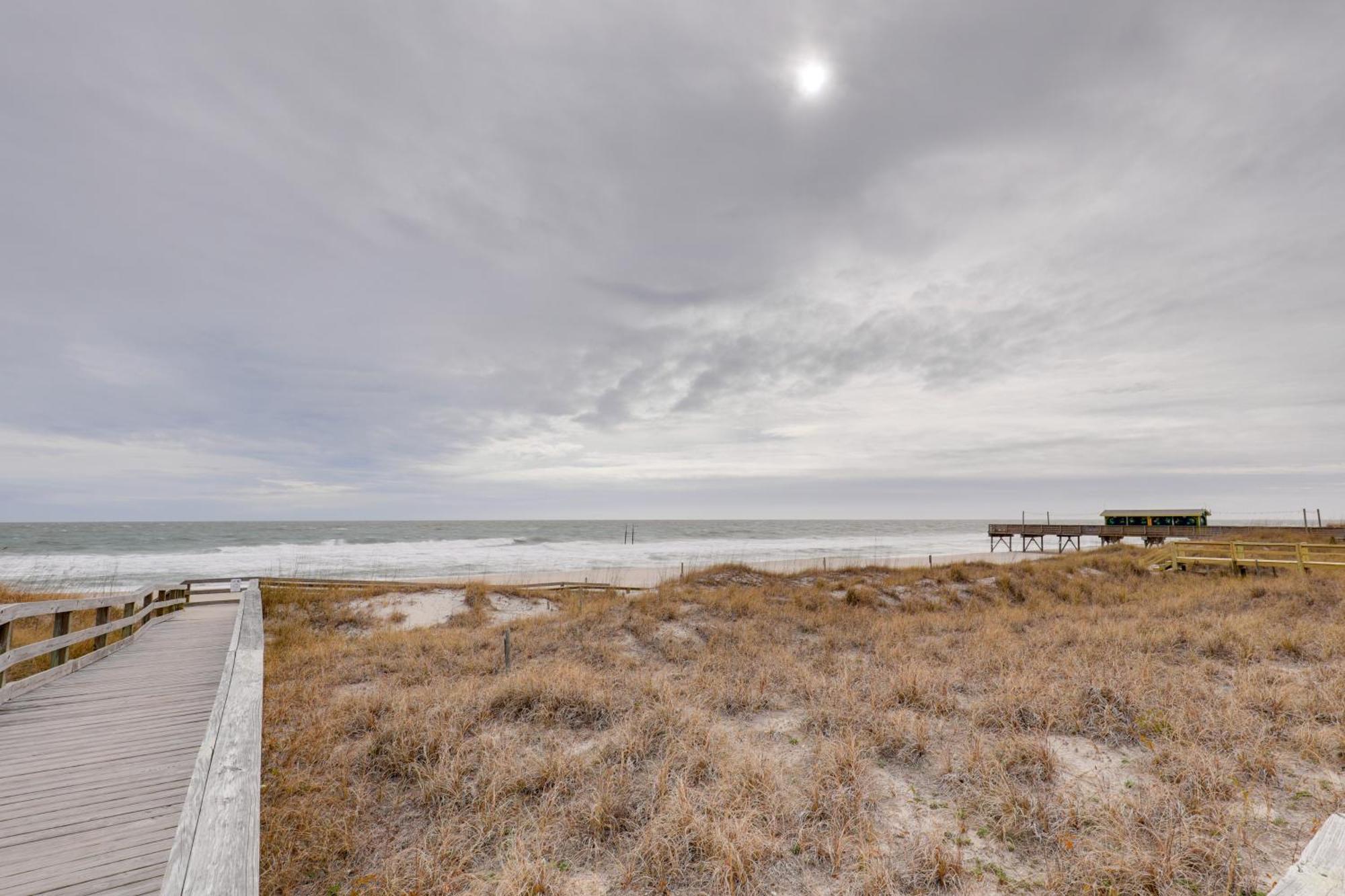 Carolina Beach Home With Balconies, Walk To Beach! Экстерьер фото