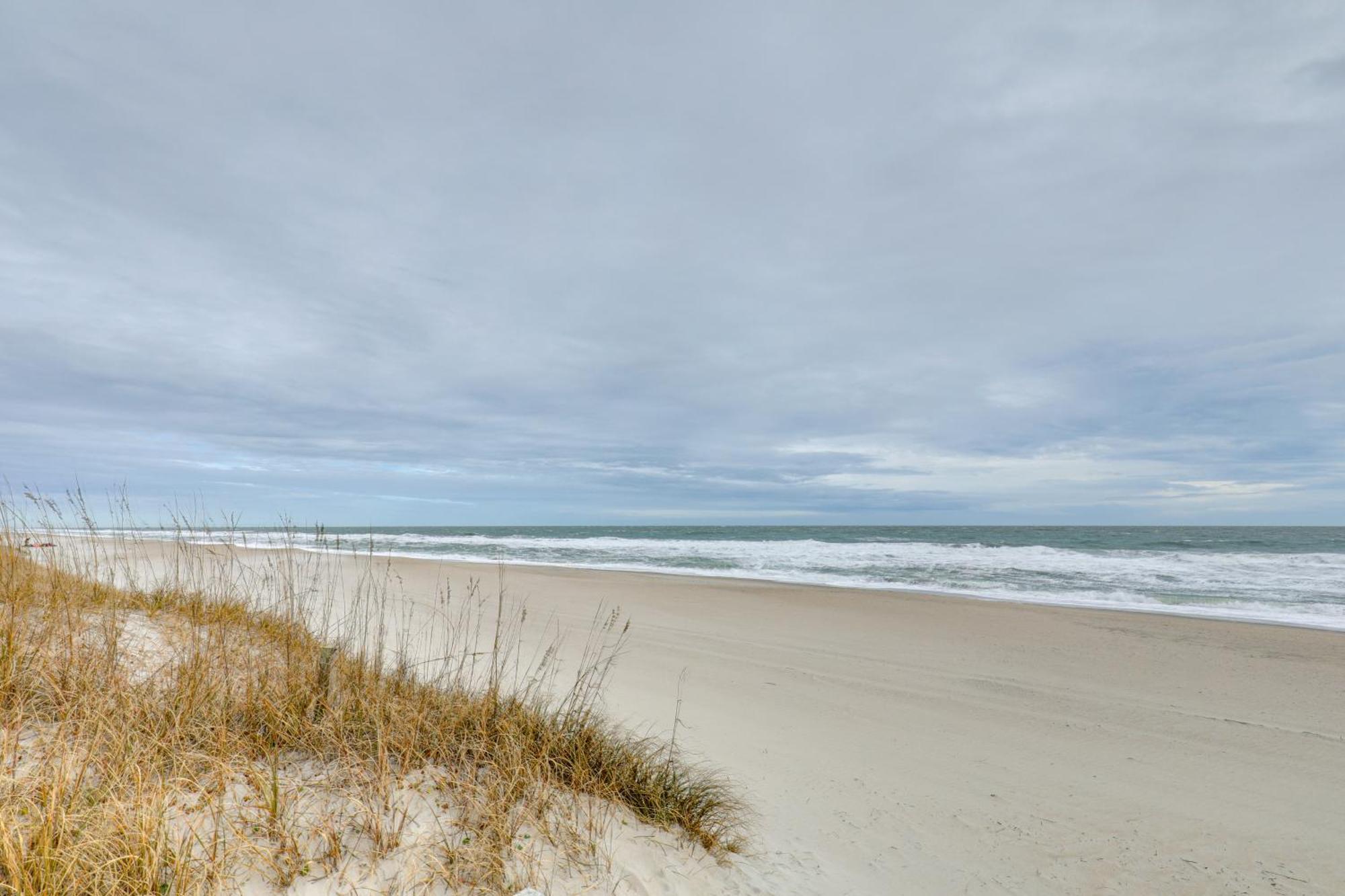 Carolina Beach Home With Balconies, Walk To Beach! Экстерьер фото